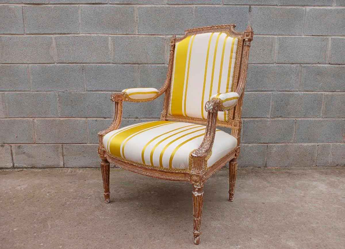 Sillón antiguo Luis XVI pan de oro. Butaca antigua vintage. Silla antigua dorada Luis XV Barroco.