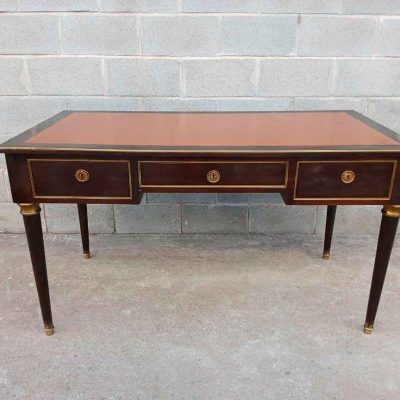 Escritorio antiguo cuero estilo Luis XVI. Mesa de Despacho antigua estilo inglés Victoriano.