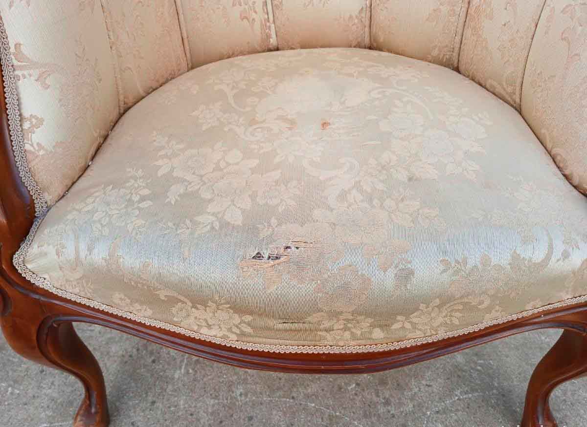Butaca Silla Descalzadora antigua estilo Art Decó. Sillón antiguo estilo Modernista. - Imagen 2