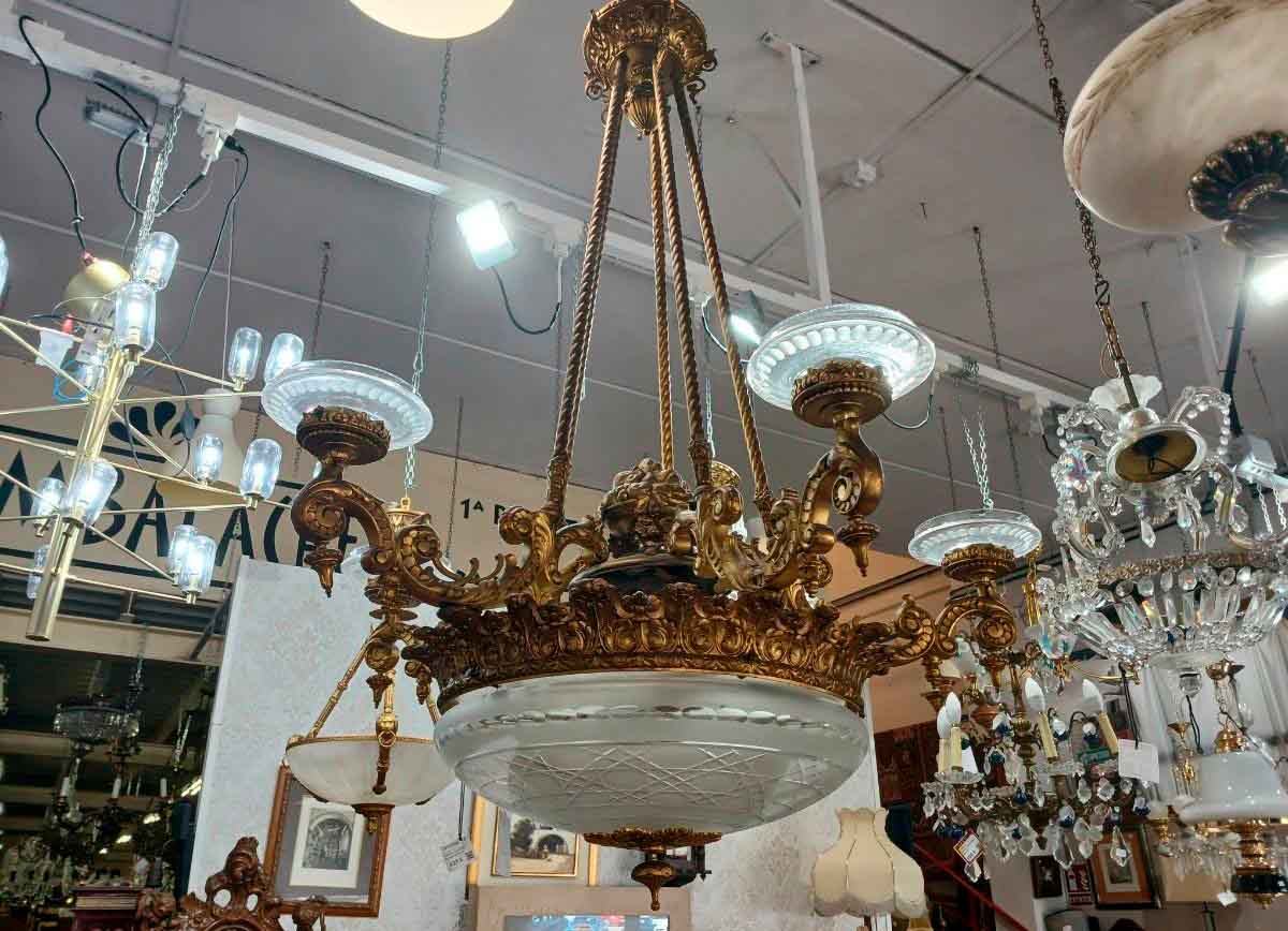 Lámpara antigua bronce y cristal estilo Modernista.