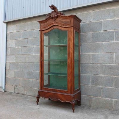Vitrina antigua estilo Luis XV. Mueble Vitrina expositora antigua vintage estilo Isabelino.