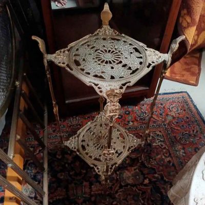 Mesa auxiliar antigua bronce estilo Modernista. Mueble peana columna macetero antiguo Luis XV XVI.