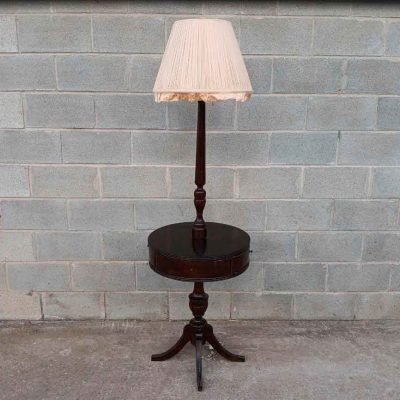 Lámpara pie antigua madera estilo inglés Victoriano. Lámpara con velador antiguo.