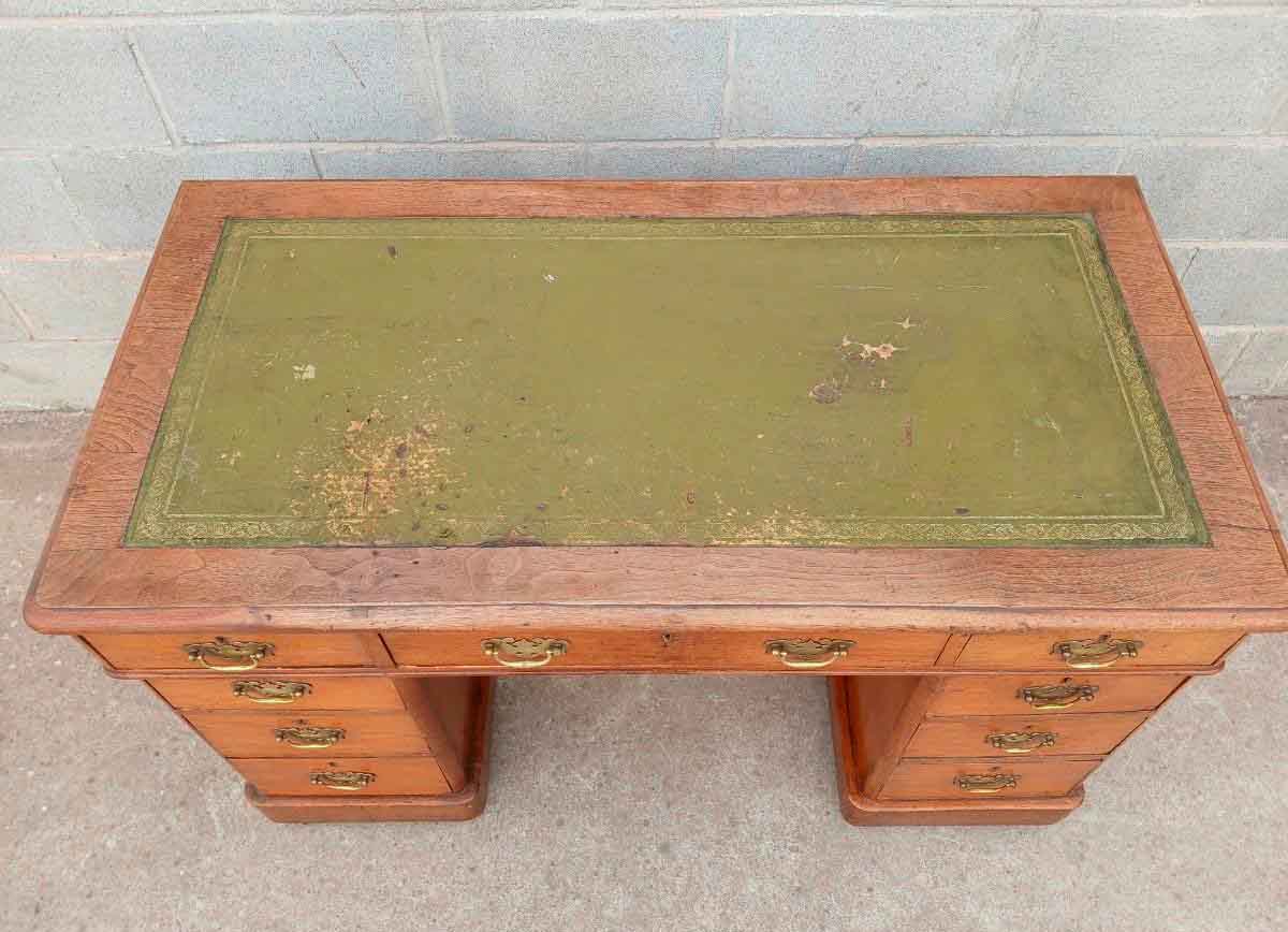 Pequeño Escritorio antiguo cuero verde estilo inglés Victoriano (120 cm). - Imagen 3