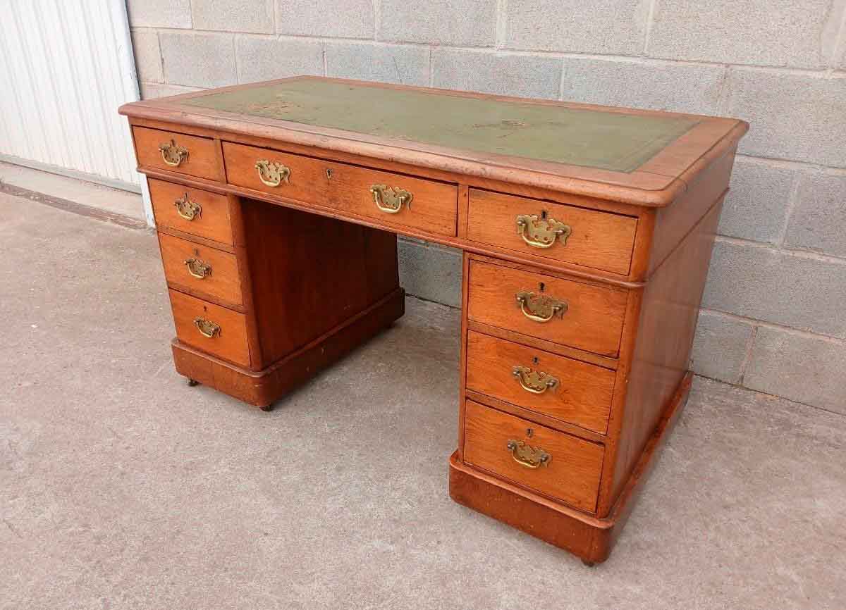 Pequeño Escritorio antiguo cuero verde estilo inglés Victoriano (120 cm). - Imagen 2