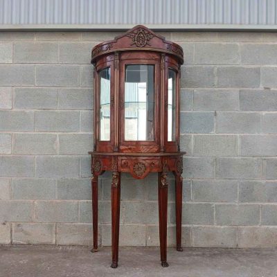 Vitrina antigua estilo imperio francés. Mueble Vitrina Expositora tipo Luis XVI.