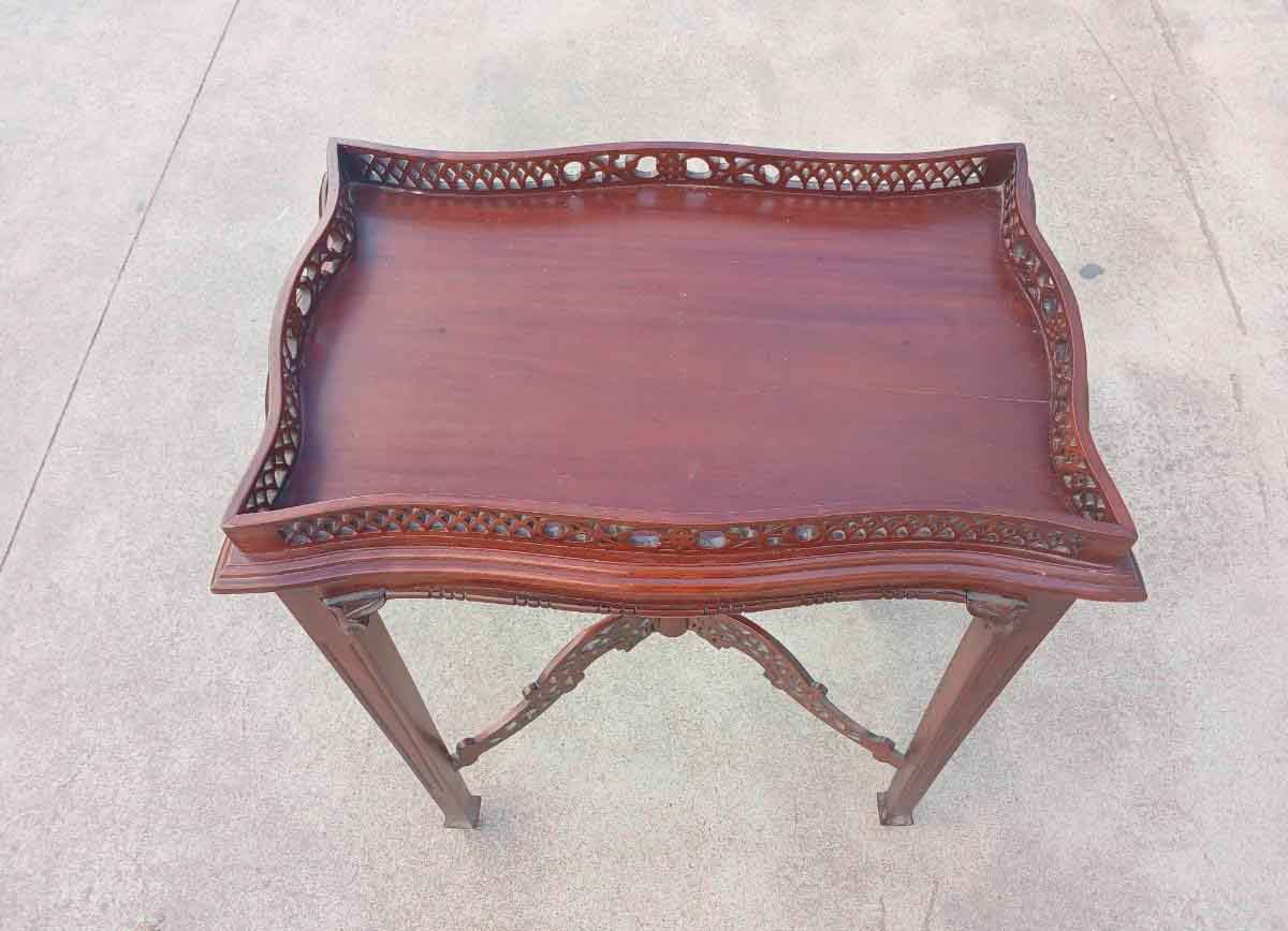 Mesa auxiliar antigua estilo inglés Victoriano (72 cm). Mueble Mesita Auxiliar Chippendale Chinesco. - Imagen 3