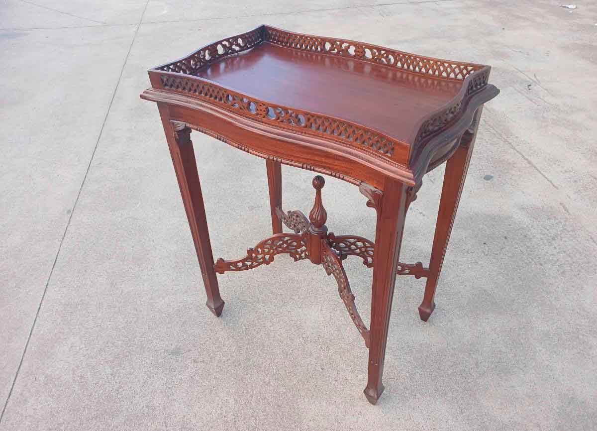 Mesa auxiliar antigua estilo inglés Victoriano (72 cm). Mueble Mesita Auxiliar Chippendale Chinesco. - Imagen 2