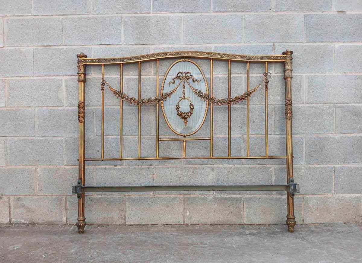 Cabecero antiguo bronce Luis XVI (140 cm). Cama antigua bronce estilo francés.