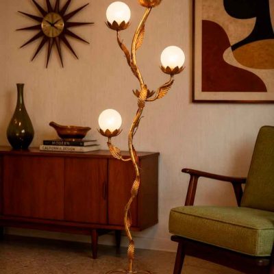 Lámpara de pie antigua de diseño 1970 Mid Century. Lámpara vintage metal hierro forjado dorado.