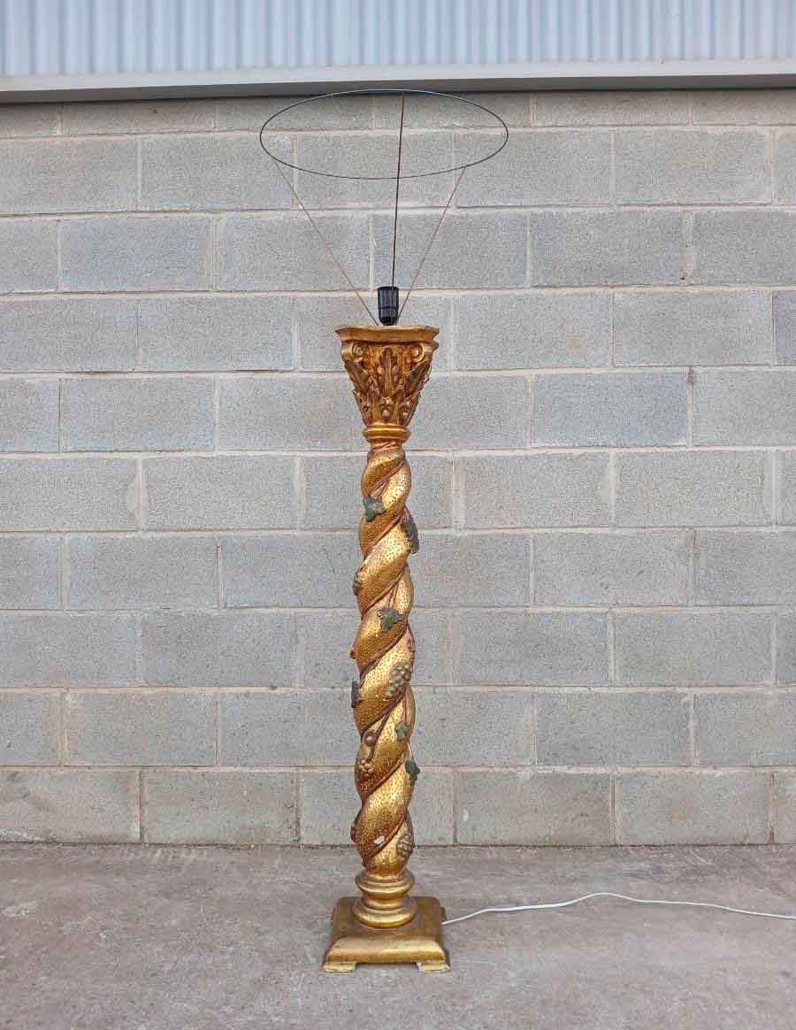 Columna salomónica estilo Barroco. Lámpara de pie antigua en pan de oro estilo Luis XV. - Imagen 2