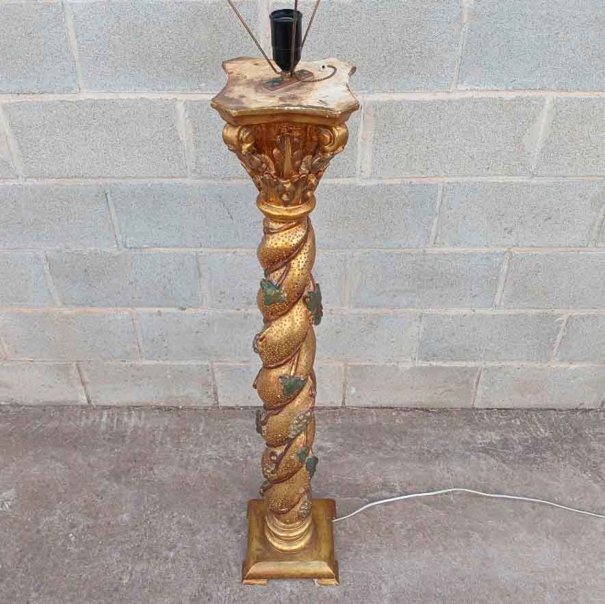 Columna salomónica estilo Barroco. Lámpara de pie antigua en pan de oro estilo Luis XV. - Imagen 4