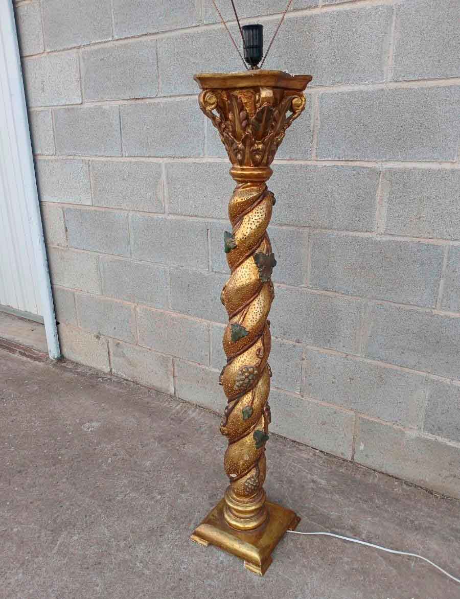 Columna salomónica estilo Barroco. Lámpara de pie antigua en pan de oro estilo Luis XV. - Imagen 3