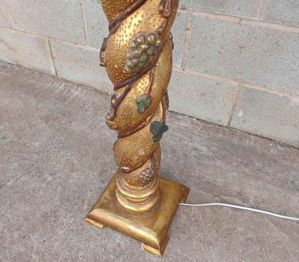 Columna salomónica estilo Barroco. Lámpara de pie antigua en pan de oro estilo Luis XV. - Imagen 5