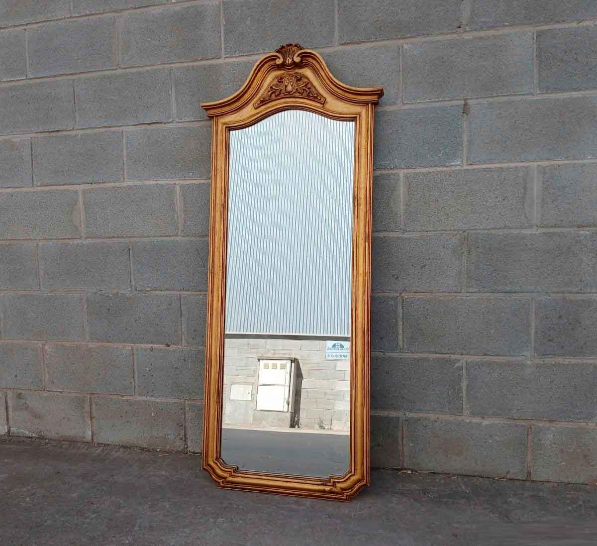 Espejo antiguo estilo Luis XVI (144 cm). Espejo vintage vertical estilo Luis XV dorado pan de oro.