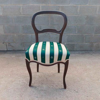 Silla antigua estilo isabelino. Silla Isabelina antigua vintage.