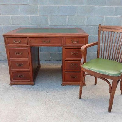 Escritorio antiguo cuero verde estilo inglés Victoriano. Mesa de Despacho antigua.