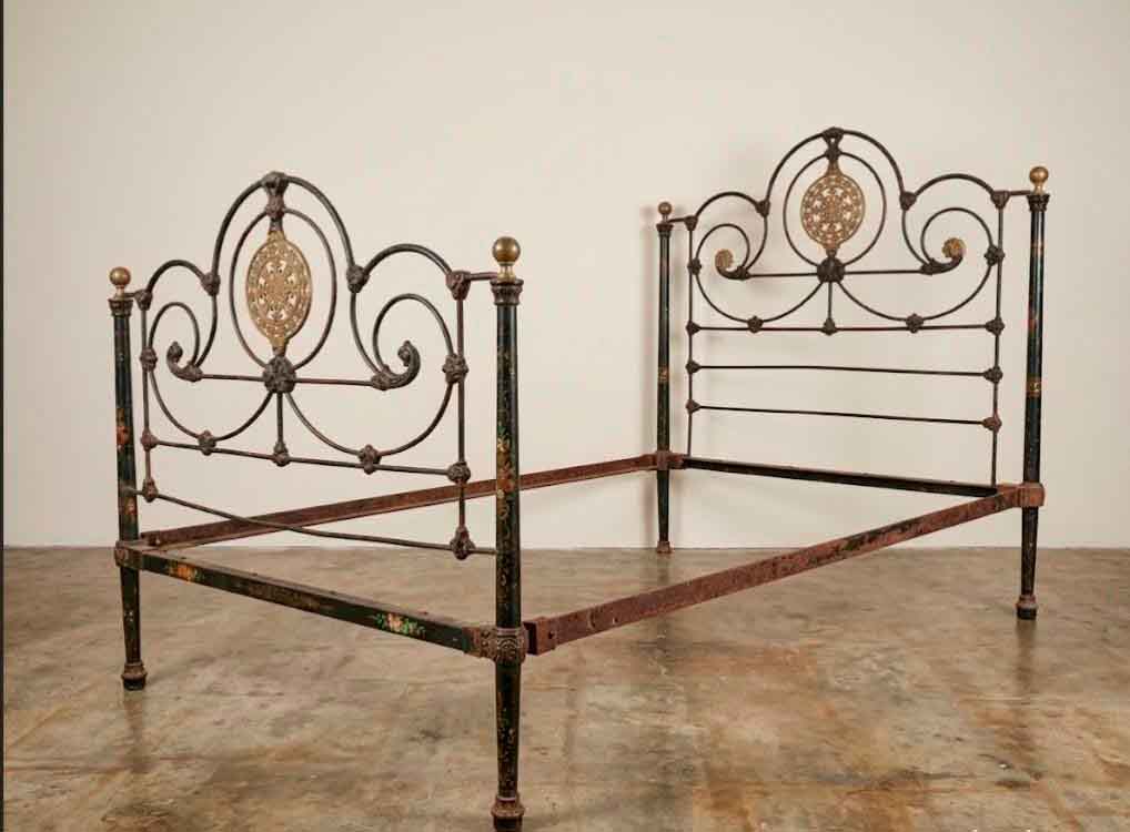 Cama antigua hierro bronce latón 135 / 140 cm. Cama antigua estilo inglés Victoriano s.XIX.
