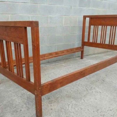 Pequeña Cama antigua estilo Art Decó 90/100. 2 Dos Cabeceros antiguos estilo Modernista.