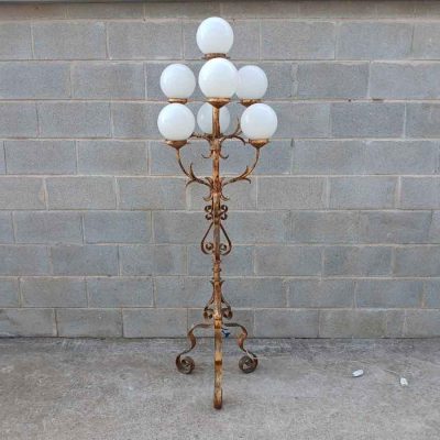 Lámpara de pie antigua hierro forjado dorado Mid Century. Lámpara pie antigua vintage globos.