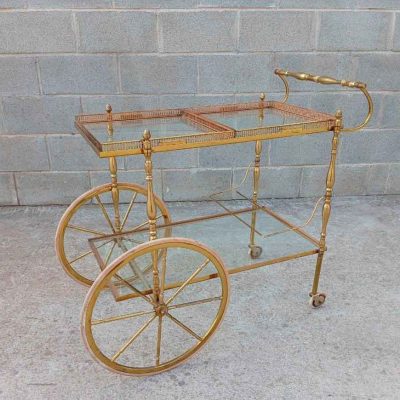Carro camarera antigua bronce estilo inglés. Carrito de servir antiguo vintage rueda grande Luis XVI.