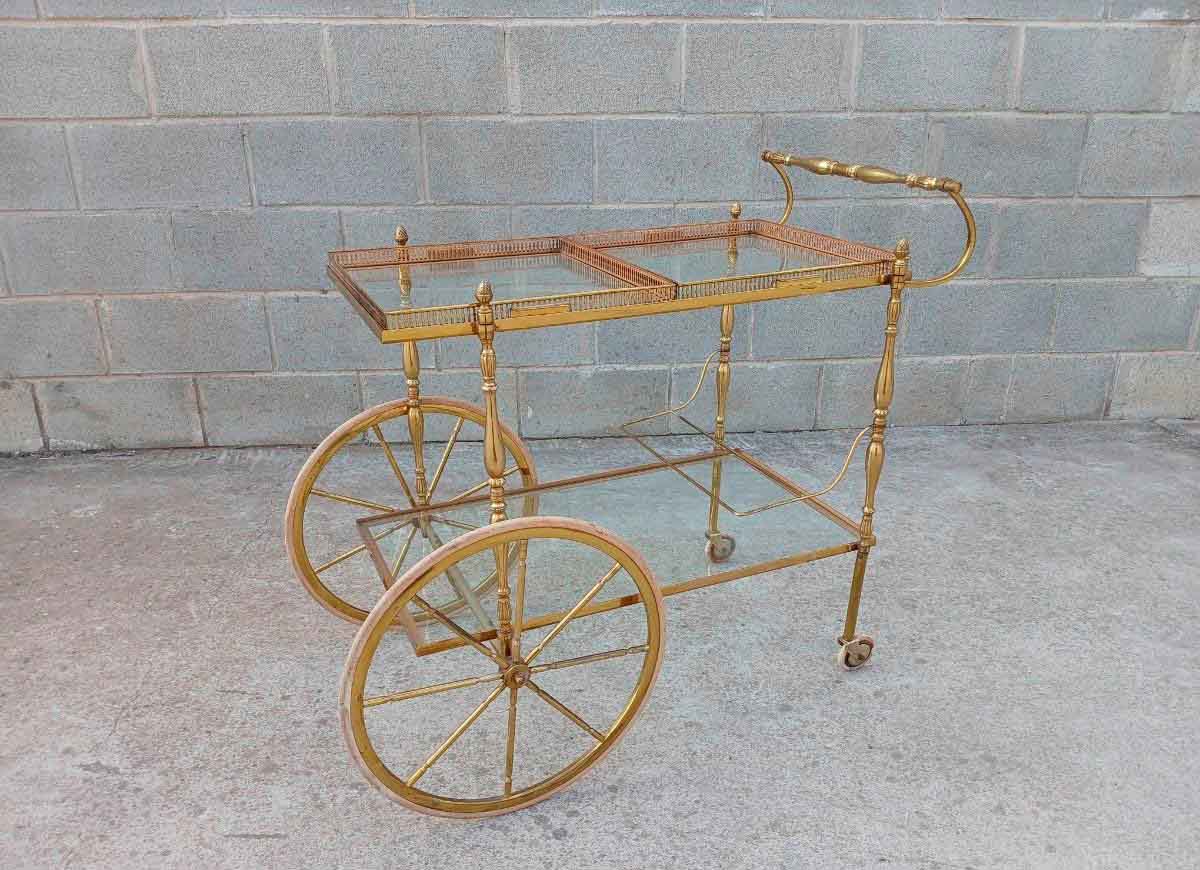 Carro camarera antigua bronce estilo inglés. Carrito de servir antiguo vintage rueda grande Luis XVI.